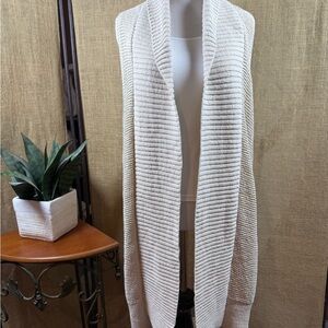 Elegant Cream Women's Sleeveless Cardigan Size Medium